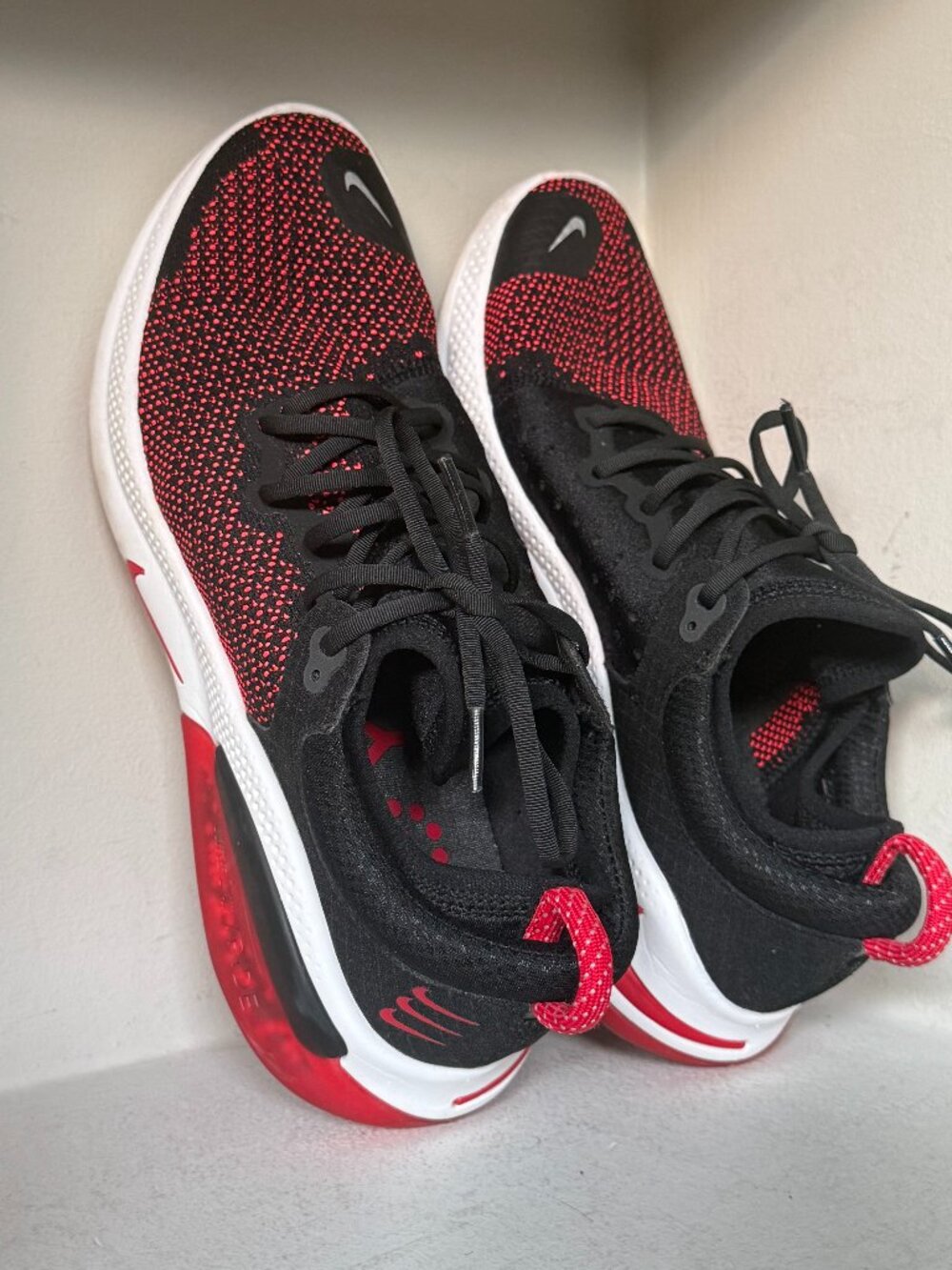 Nike Joyride Run Flyknit Women 11 Men 9.5 Black Red Sneakers